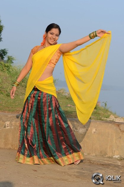 Tholi Sandhya Velalo